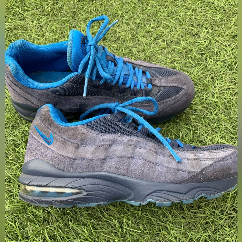 Nike Air Max ‘95, big kids running shoes, navy, size 6.5Y, good condition
